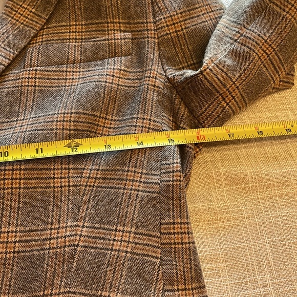 The Theory plaid blazer that screams fall fashion (size 6/8 read description) - Picture 7 of 8